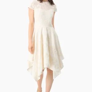Vestido de ruedo asimetrico