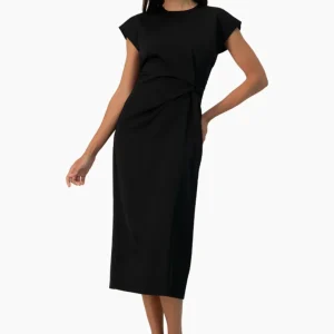 Vestido negro de hombro caido