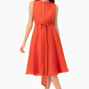 Vestido en linea A con cinta